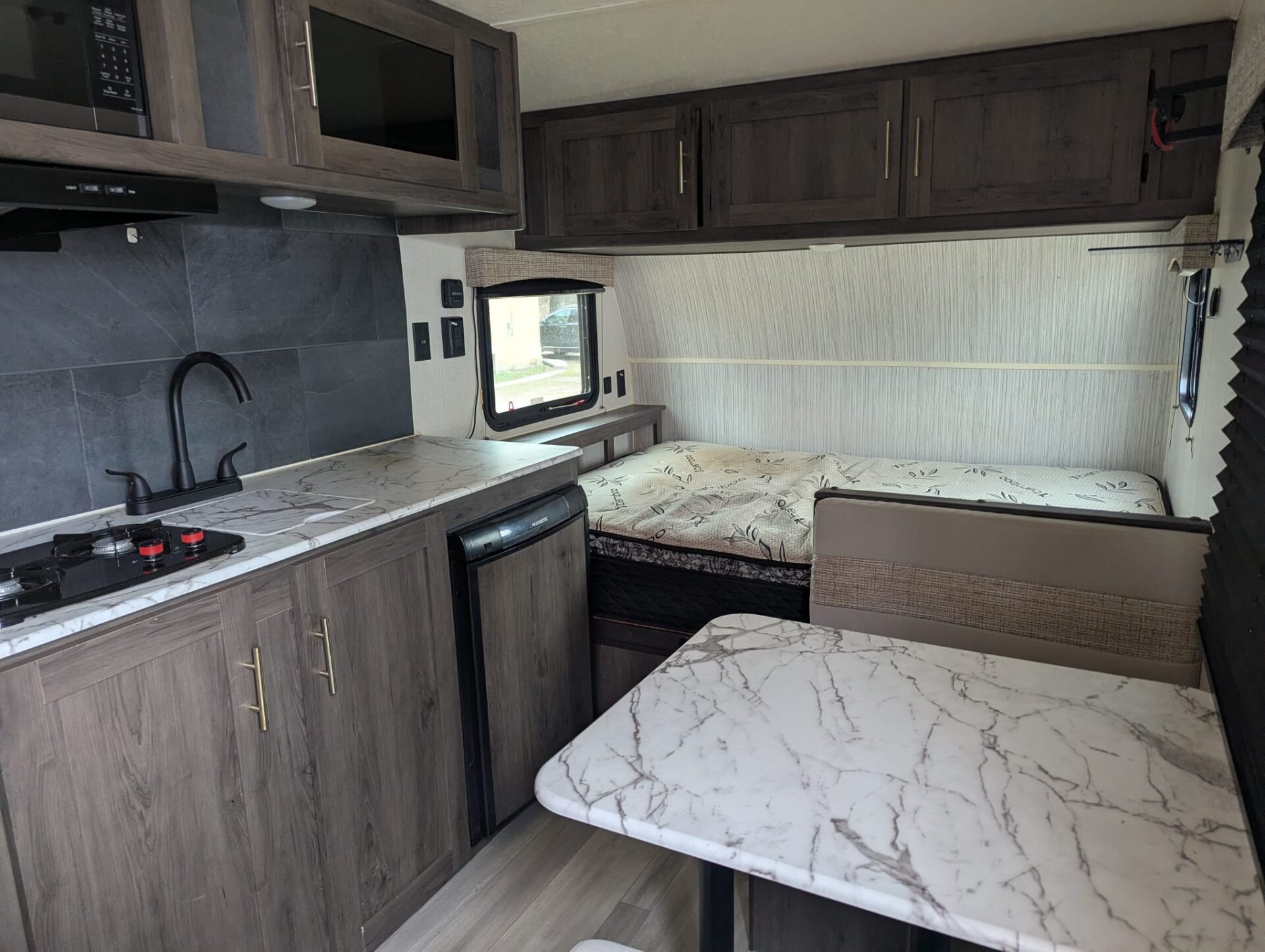 2022 Coachmen Viking - Image 6
